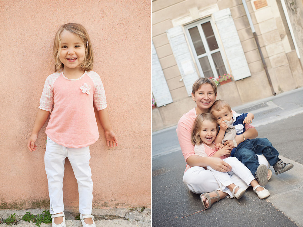 Portrait d'enfants dans les bras de leur maman.