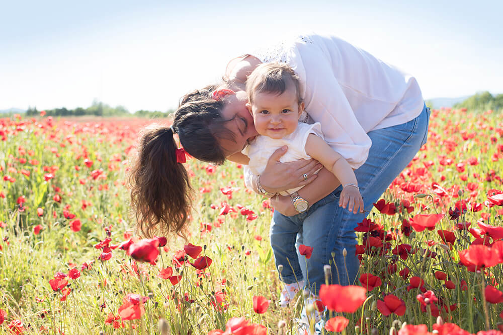 Bisous de sa maman dans le cou.