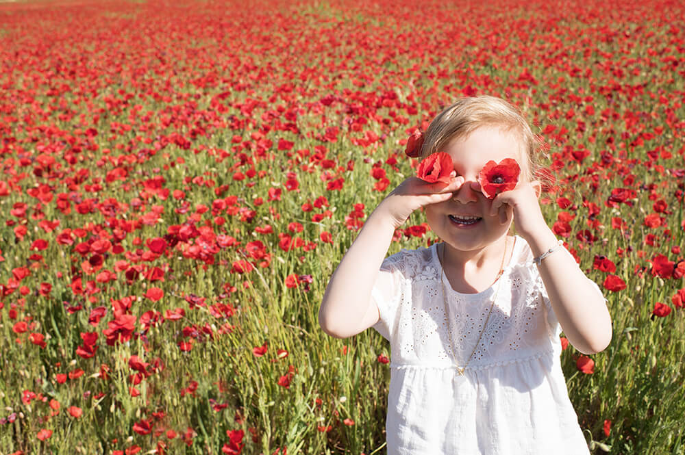 Coquelicots à la place de ses yeux.