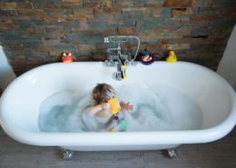 Séance photo originale dans le bain