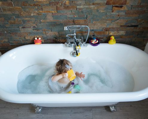 Séance photo originale dans le bain