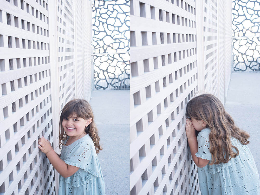 Enfant qui joue à 1, 2, 3 soleil au MuCem