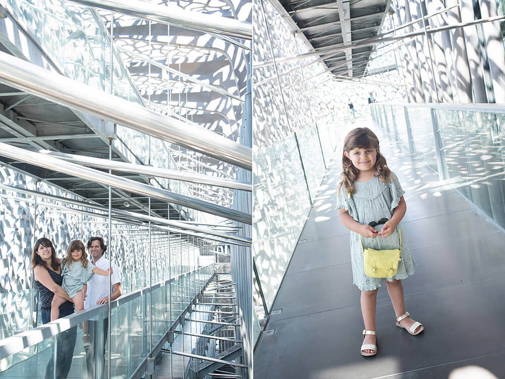 Portrait de famille à l'intérieur du MuCem.