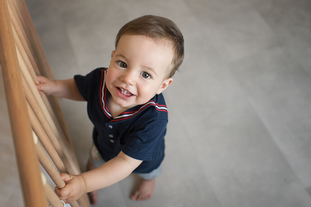 Portrait enfant 1 an avec ses jolies quenottes.