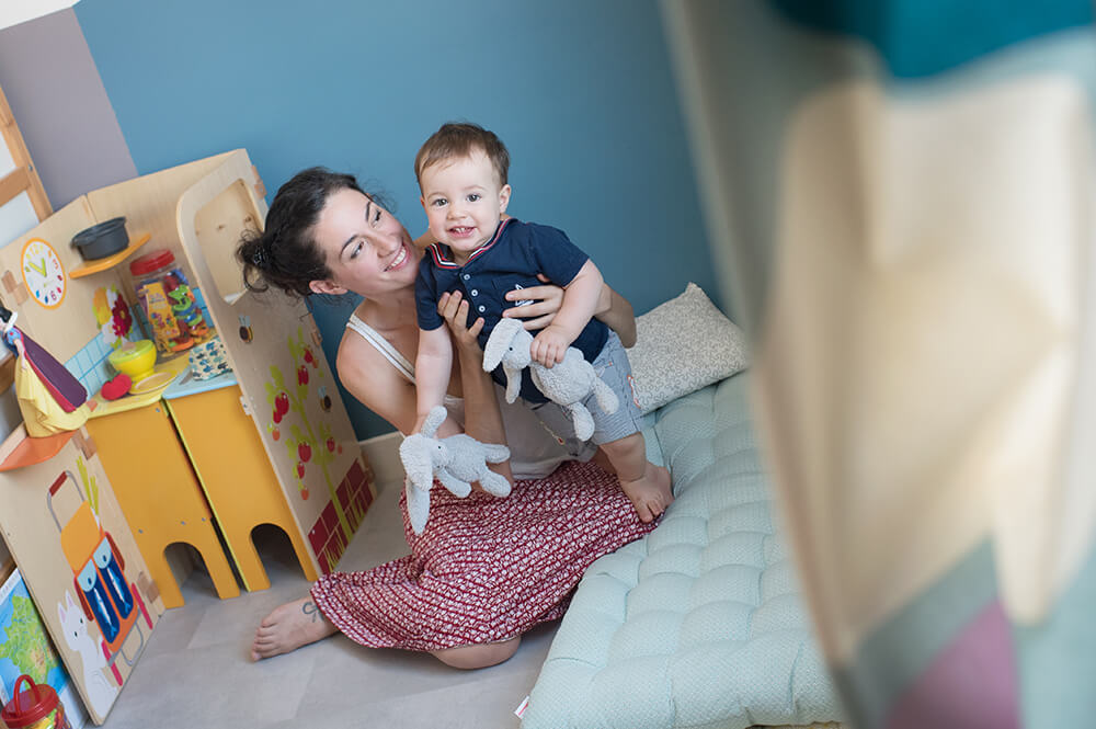 Photo colorée dans la chambre de l'enfant