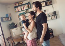 Portrait famille dans le salon