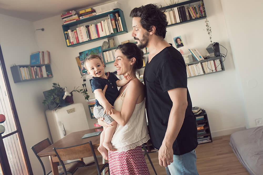 Portrait famille dans le salon