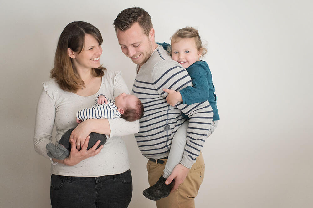 Studio photo à domicile. Portrait de famille Toulon.