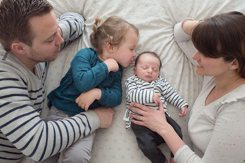 Portrait de famille à la naissance du petit frère.