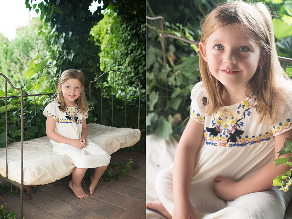 Portrait enfant avec de grands yeux bleus