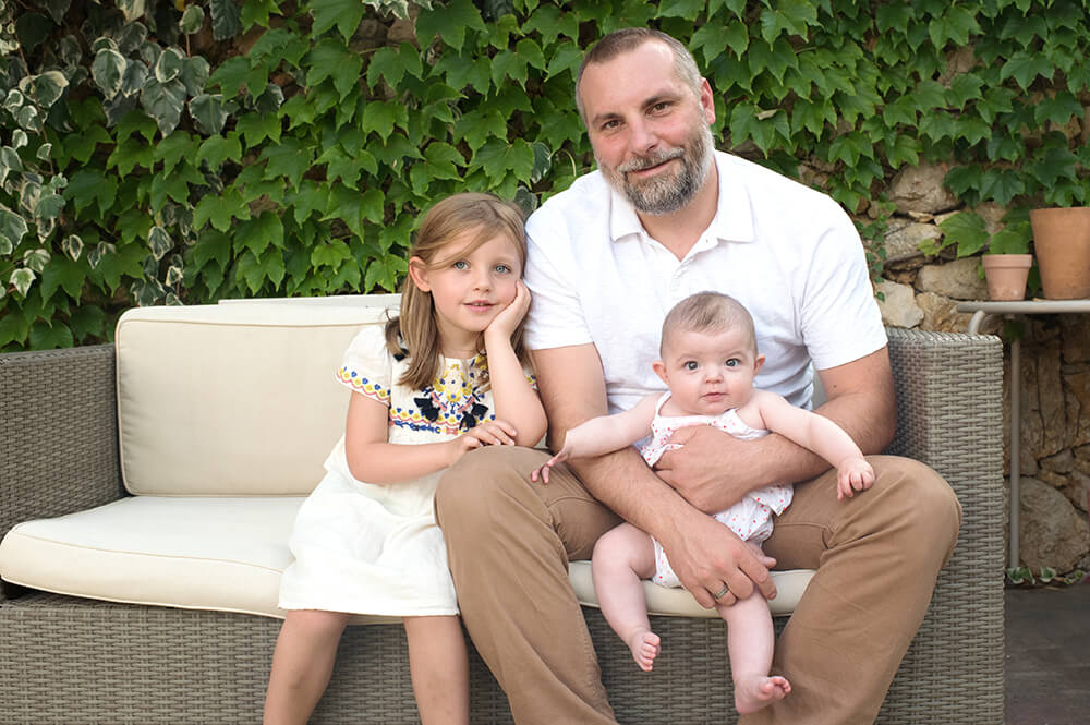 Papa avec ses filles.