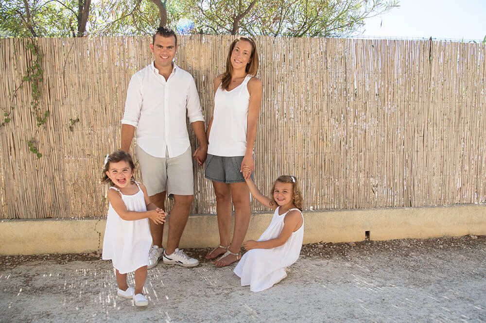 Séance photo famille à la calanque de Sormiou