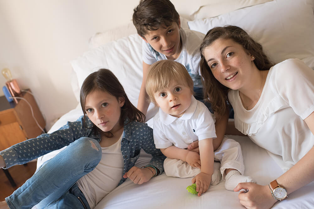 Séance photo happy family - portrait de famille à domicile Marseille