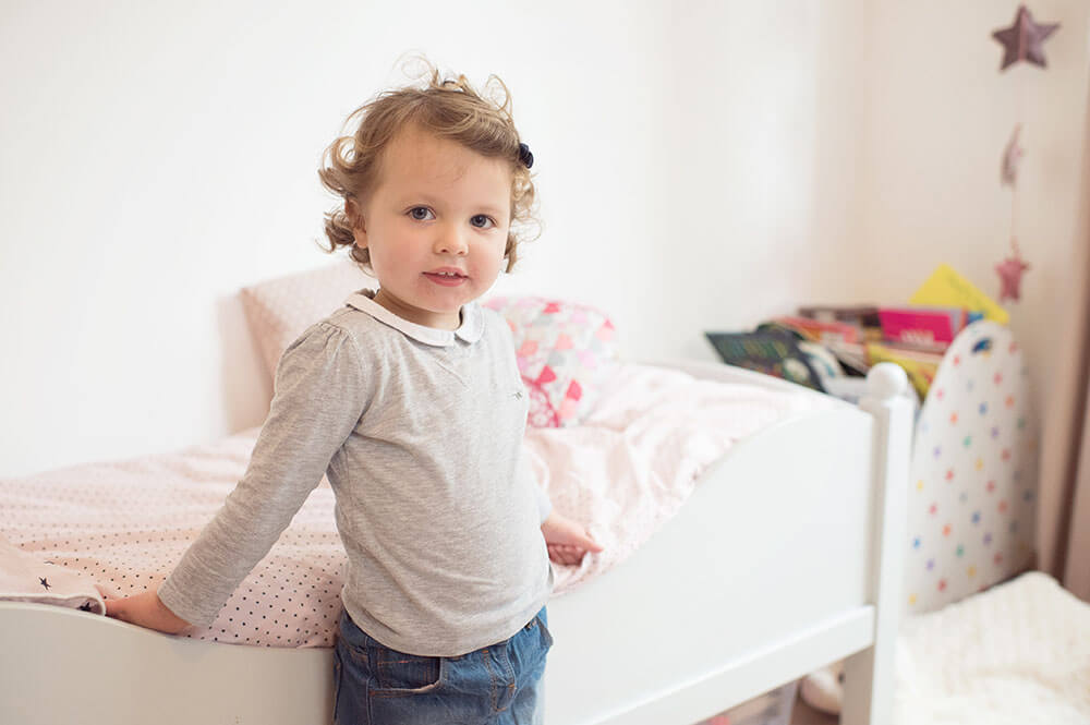 Jeune fille dans sa chambre