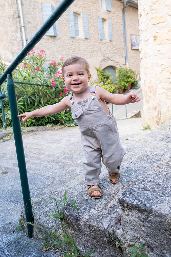 Portrait d'un petit bonhomme de 1 an.