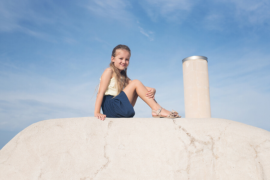 Portrait enfant sur le toit du Corbusier.