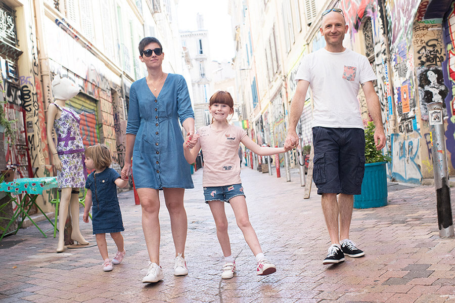 Shooting famille originale à Marseille