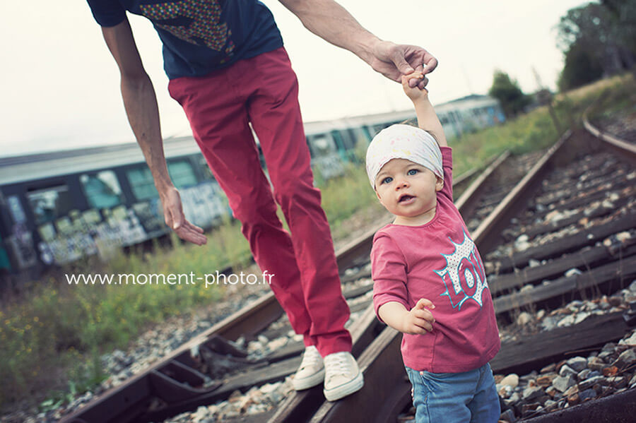 Photo vintage dans une gare désaffectée.