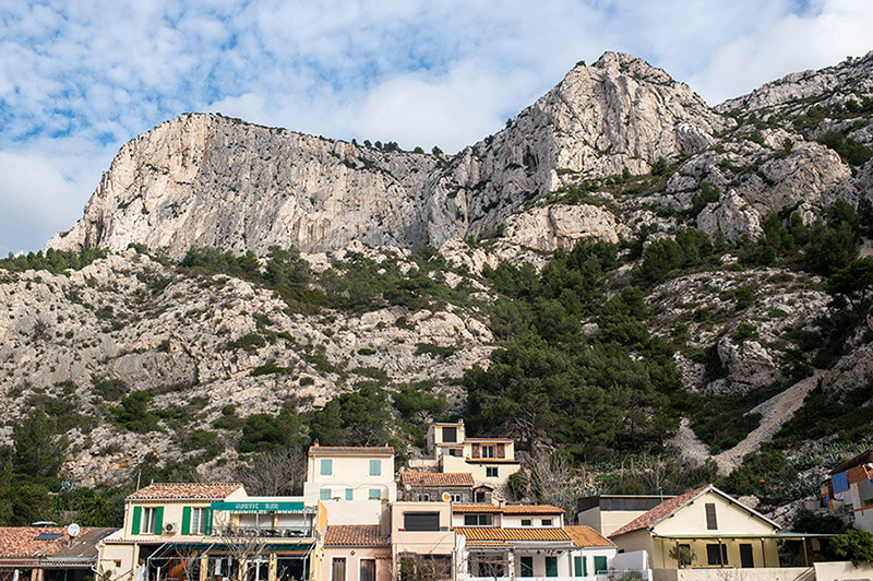 Cabanons de la calanque de Morgiou.