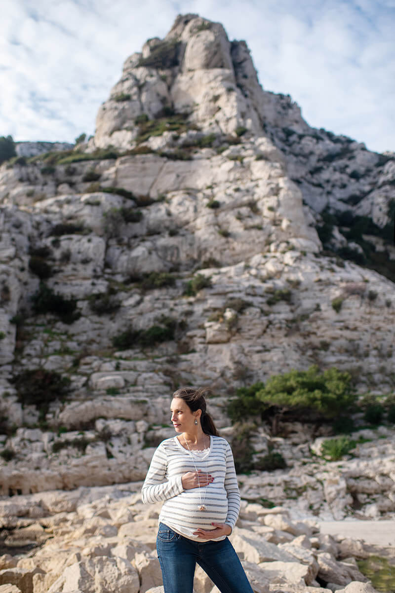 Portrait original d'une femme enceinte à Morgiou.