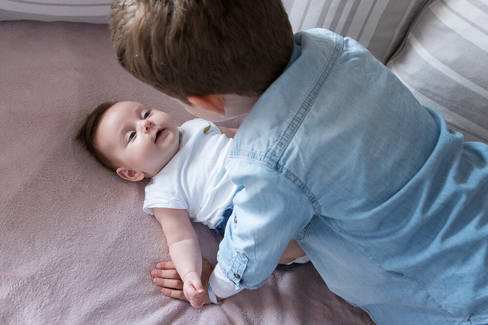 Séance bébé à domicile Marseille