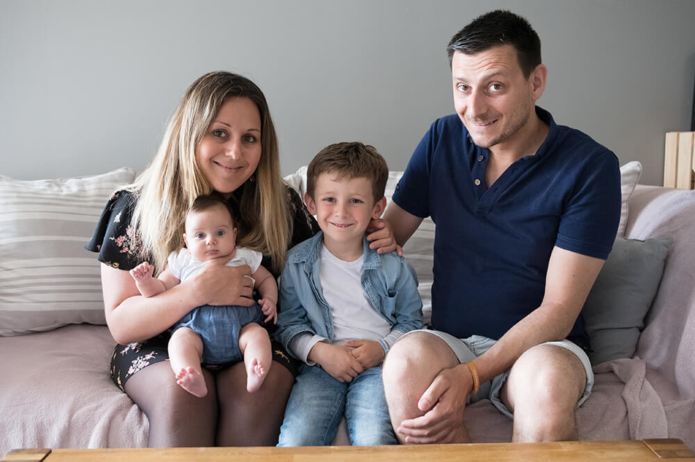 Shooting famille à la maison.