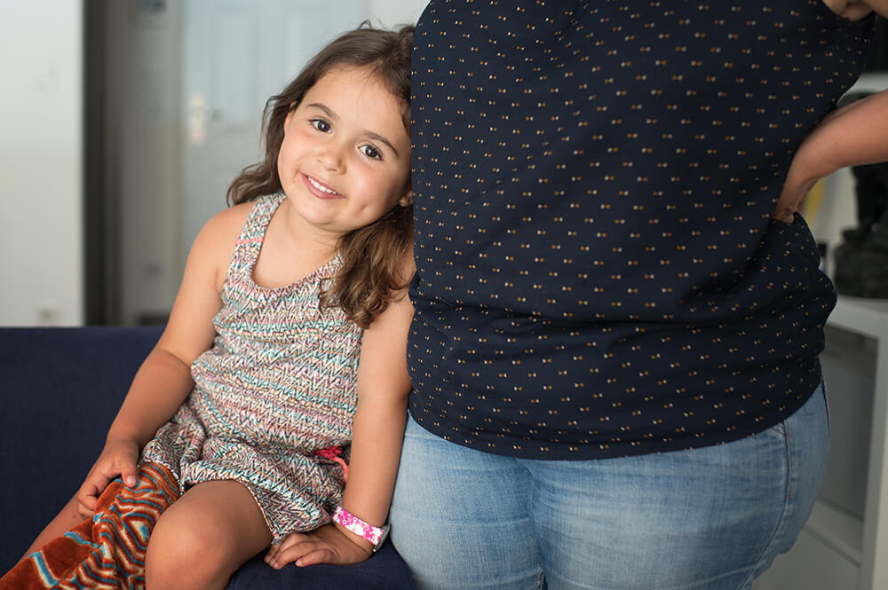 Jolie demoiselle avec sa maman.