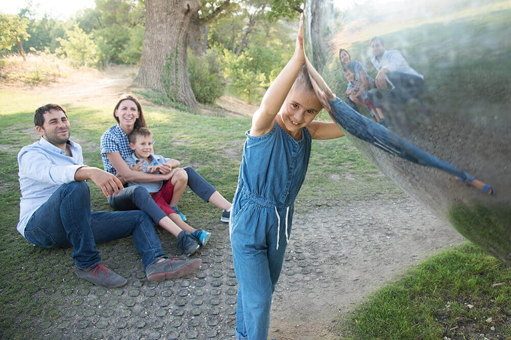 Shooting photo famille devant la goutte de Tom Shannon.