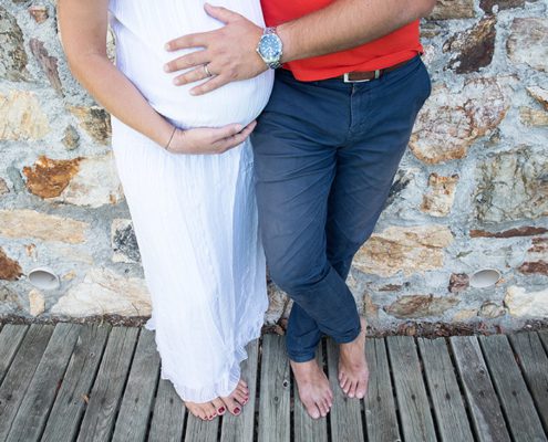 Portrait femme enceinte en bleu , blanc et rouge.