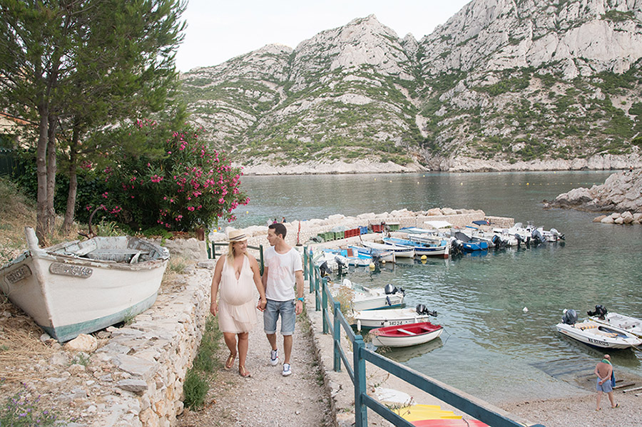 Balade en amoureux dans la calanque de Sormiou.