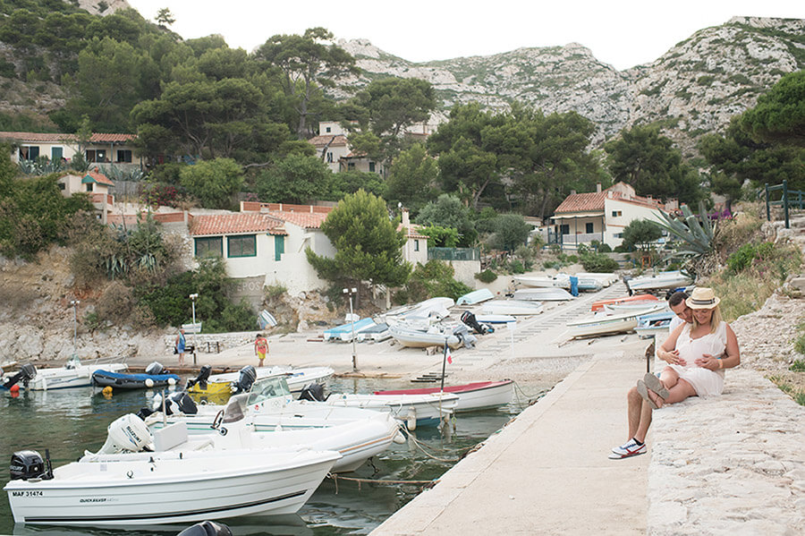 séance photo grossesse à la calanque de Sormiou