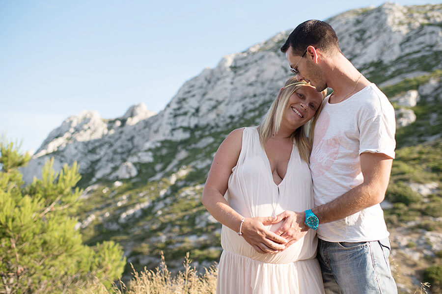 séance photo grossesse à la calanque de Sormiou