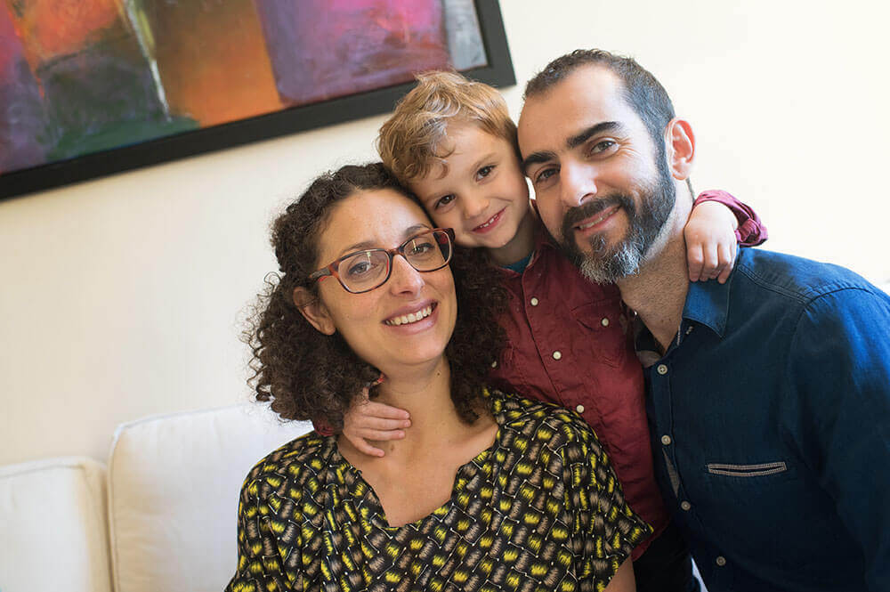 Portrait de famille à la maison.