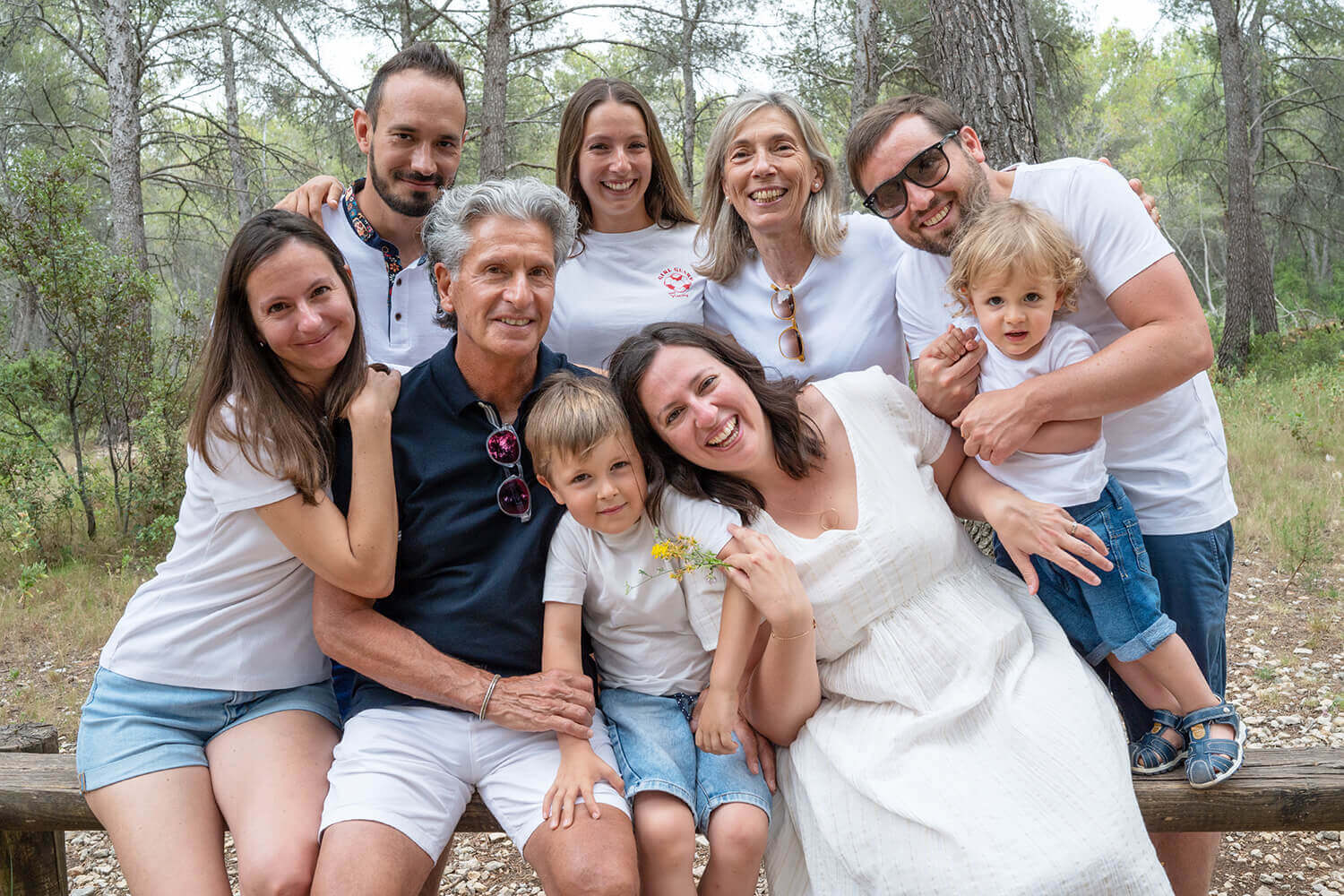 Photographe famille Pertuis Aix Marseille. Portrait intergénérationnelle.